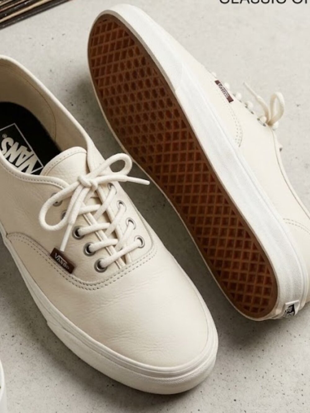Vans Off-White Leather Sneakers – Classic Low-Top - Sz 9.5